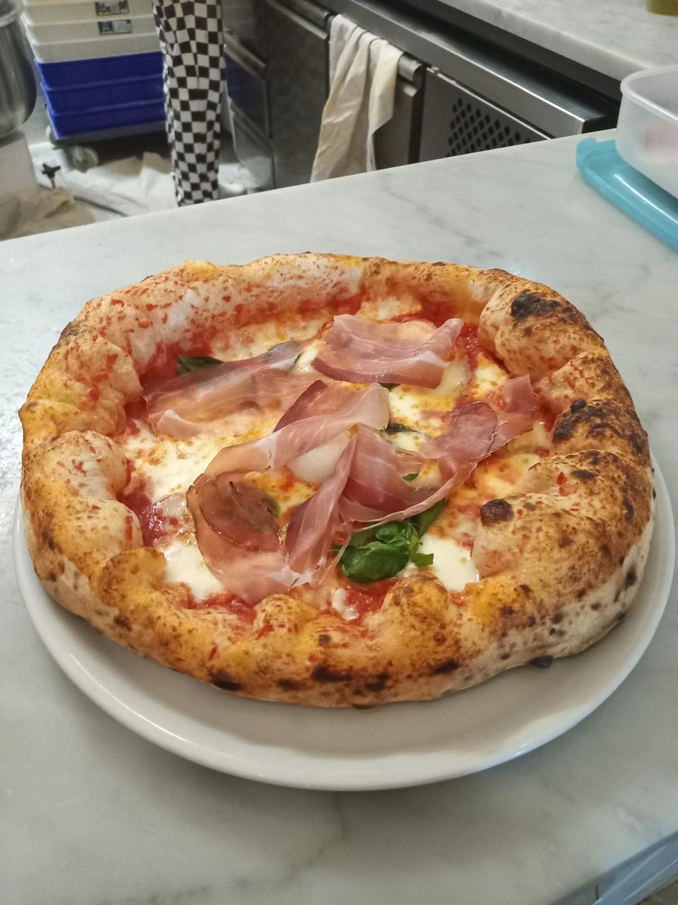 Pizza crudo
